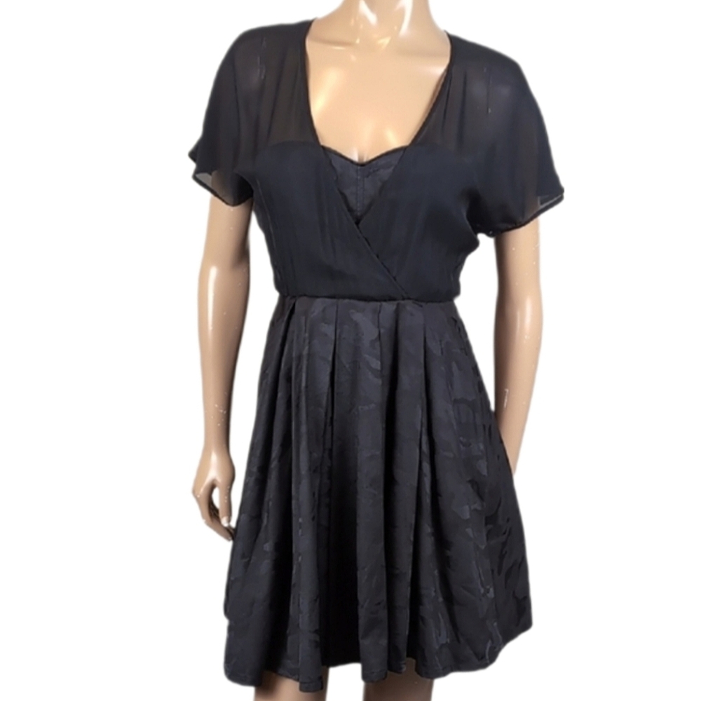 Mackage Silk Black Camo Dress Sheer Wrap Short Sleeve Fit & Flare Pleated Size 2